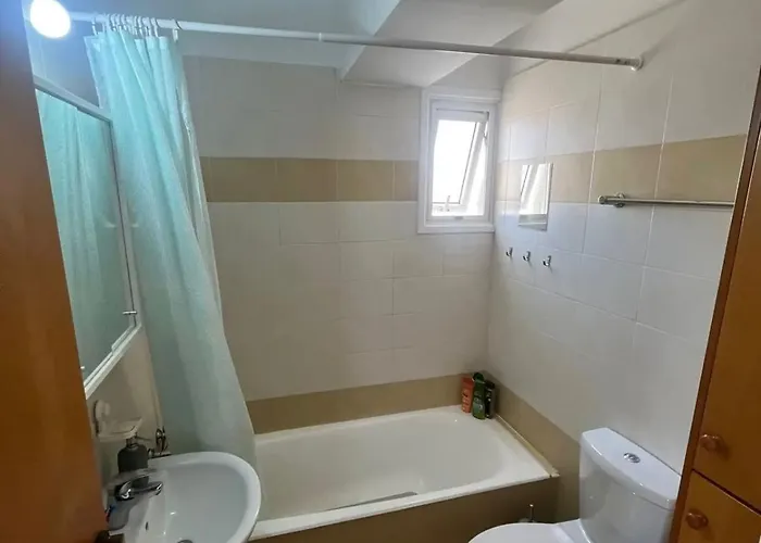 2 Bedroom Flat In Centre לרנקה