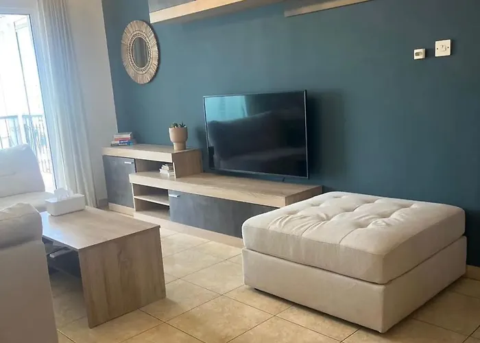 דירה 2 Bedroom Flat In Centre *