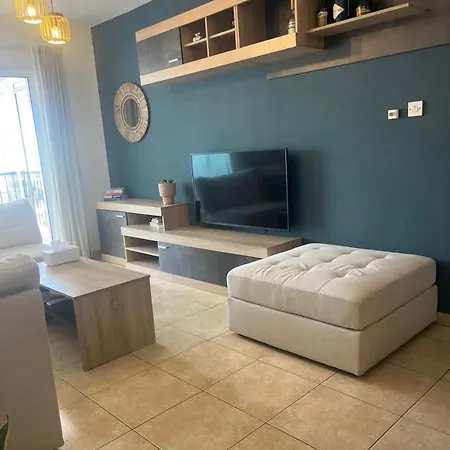 Apartment 2 Bedroom Flat In Centre *