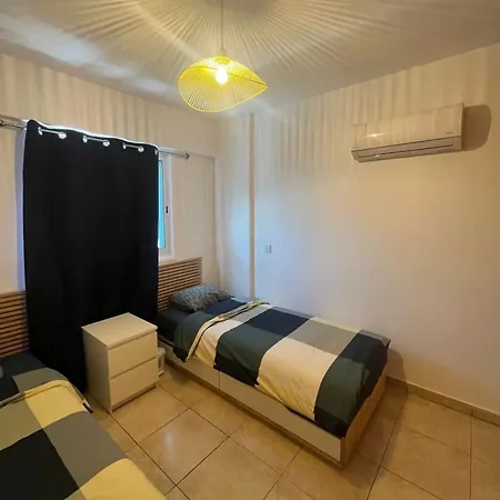 2 Bedroom Flat In Centre Апартаменти